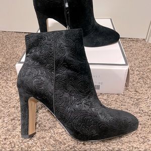White House Black Market Velvet Rose design booties size 10 black